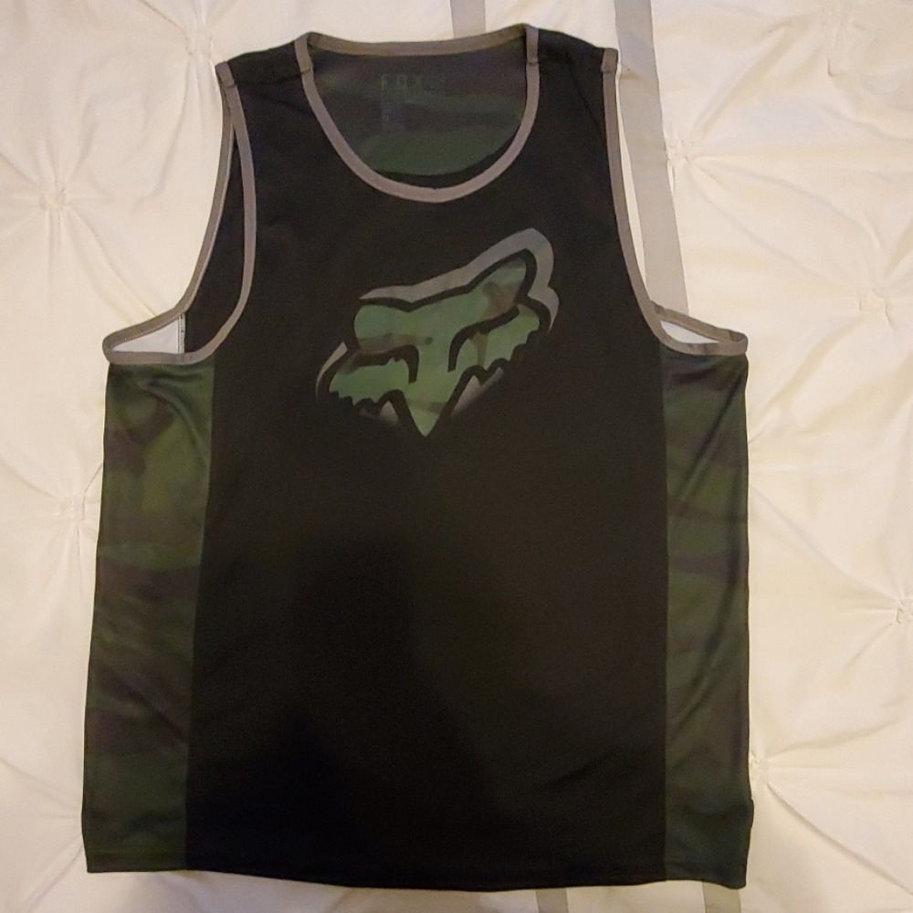 Sleeveless shirt
